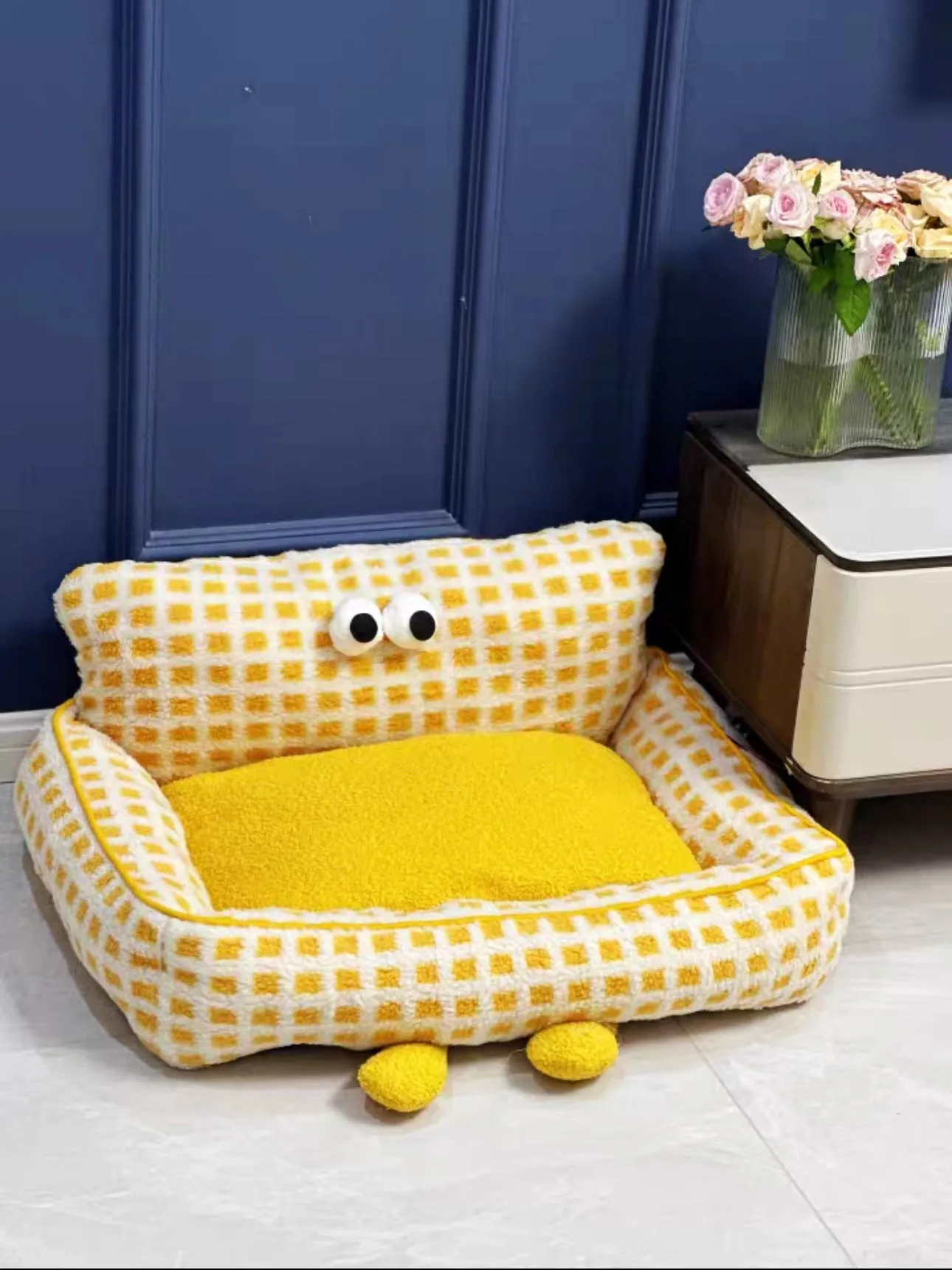Cute Eyes Soft Bed for Cats & Dogs (2 colors)